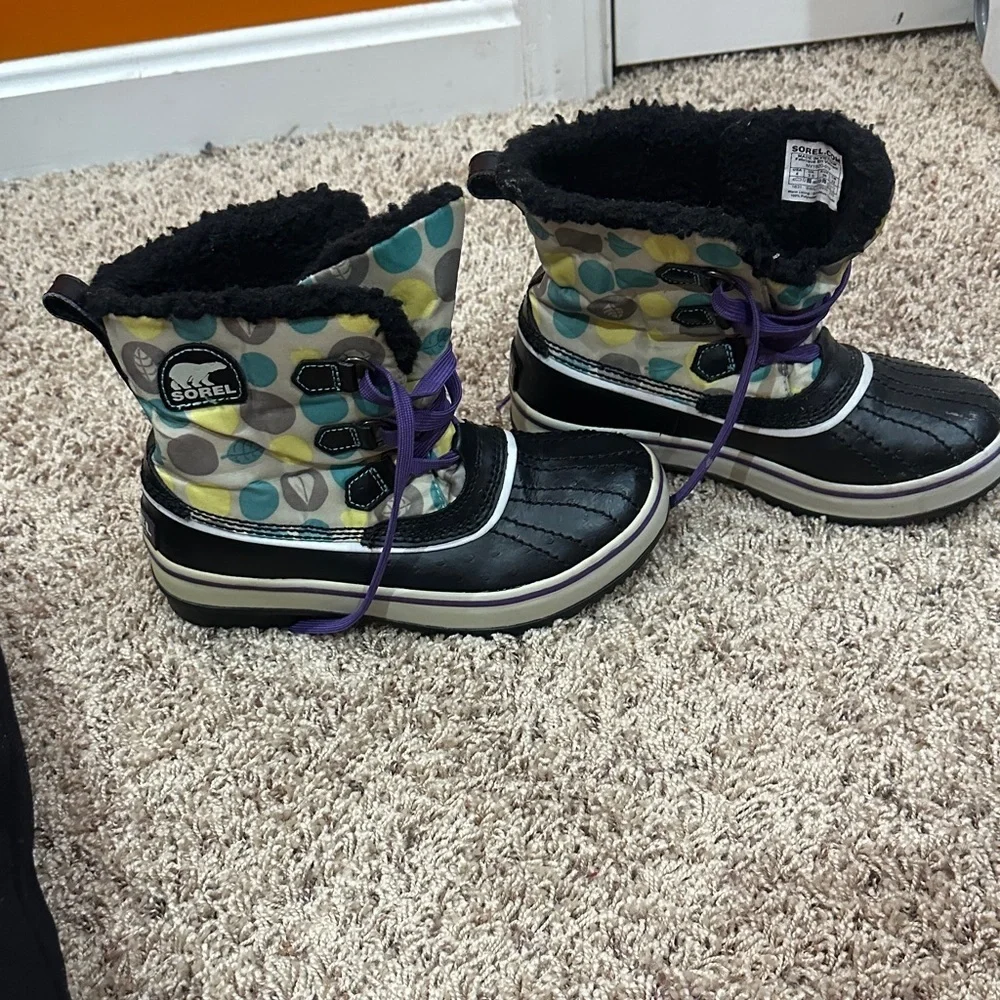 NWOT Sorel Kids' Black and Multicolor Snow Boots size 4